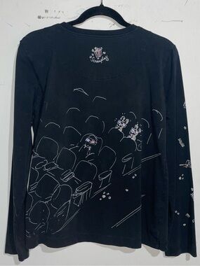 Chat-tees Chicos Black Graphic Long Sleeve Tee with Theater Illustration